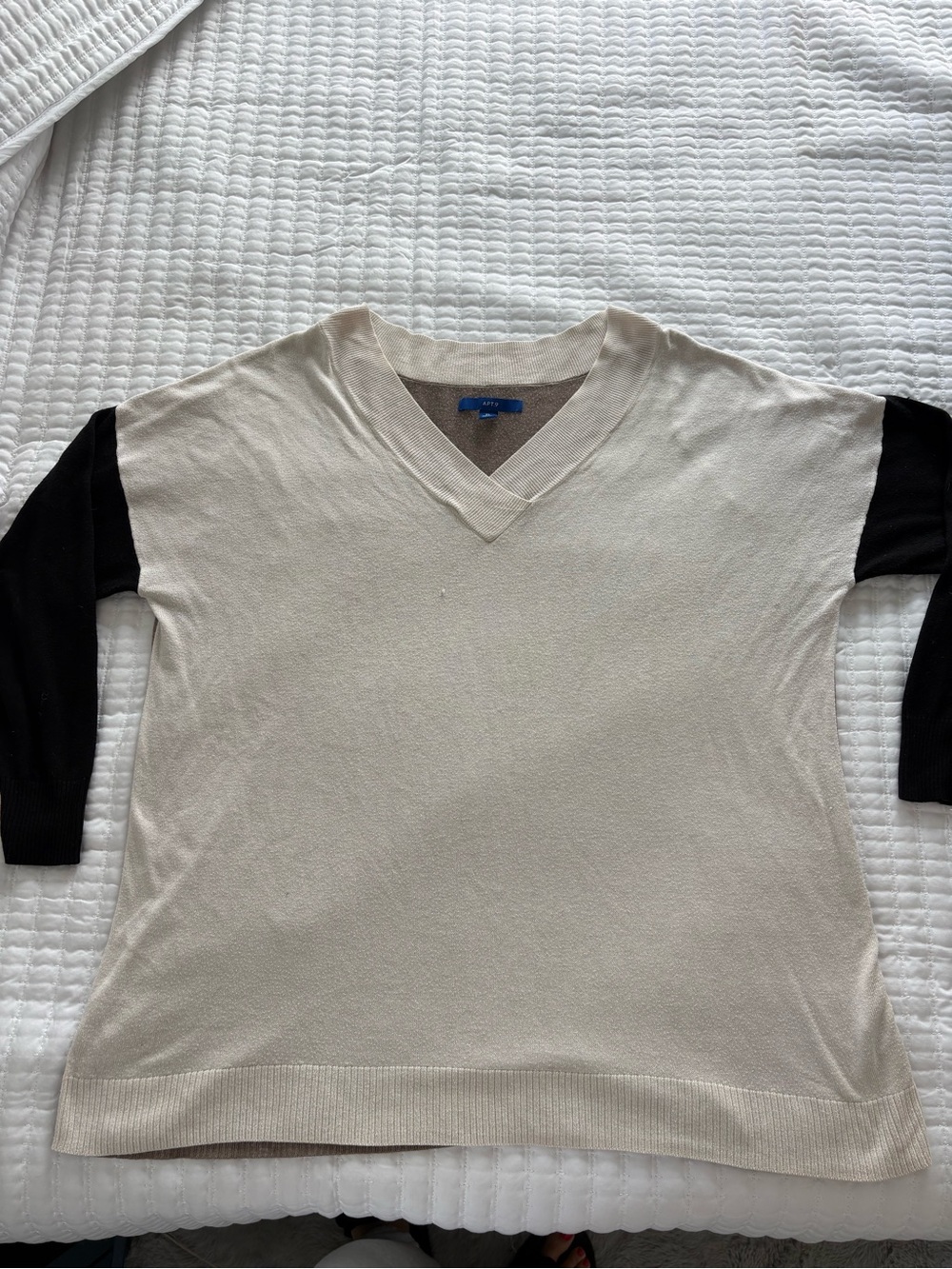 Apt. 9 Two-Tone V-Neck Sweater — Cream Body with Black Sleeves